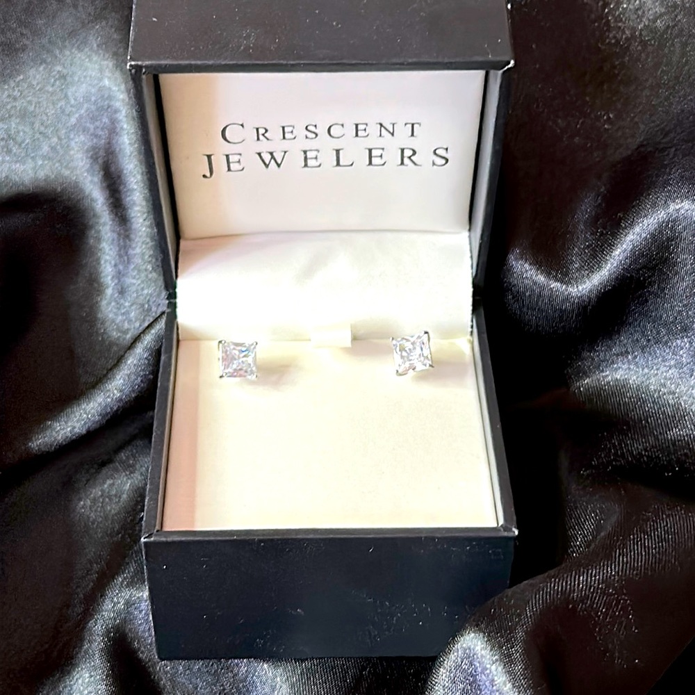 Large diamond earring